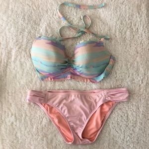 Pastels Victoria’s Secret bikini.